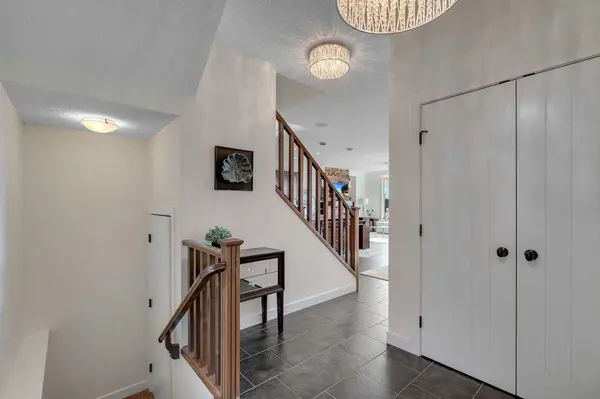 287 Sunset VW, Cochrane, AB T4C 0N6