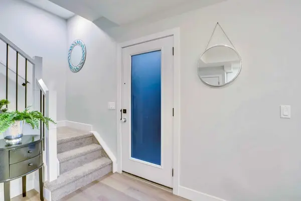 2633 1st AVE NW #2, Calgary, AB T3N0C5