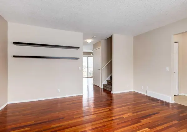 8 Castlepark WAY NE, Calgary, AB T3J 1R8