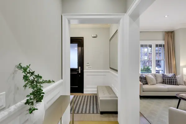 188 Snowdon AVE, Toronto C04, ON M4N 2B2