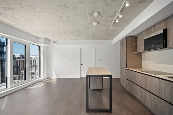 2 Augusta AVE #1303, Toronto C01, ON M5V 0T3