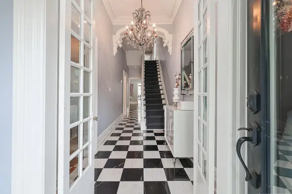 82 Bellevue AVE, Toronto C01, ON M5T 2N7