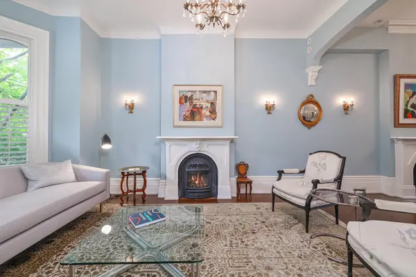 82 Bellevue AVE, Toronto C01, ON M5T 2N7