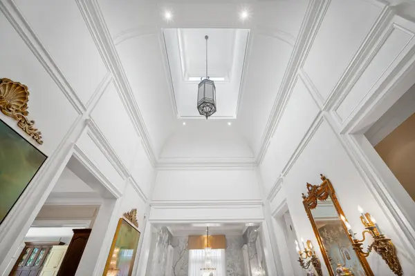 14 Banbury RD, Toronto C13, ON M3B 2K4