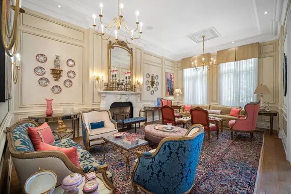 14 Banbury RD, Toronto C13, ON M3B 2K4