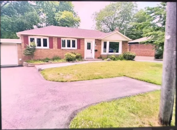 312 Cochrane ST #Lower Level, Whitby, ON L1N 5J3