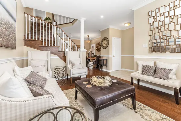 16 Armitage CRES, Ajax, ON L1T 4G6