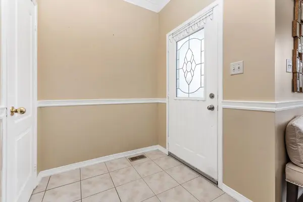 16 Armitage CRES, Ajax, ON L1T 4G6