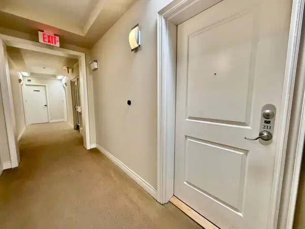 5 Sidney LN #211, Clarington, ON L1C 0N6