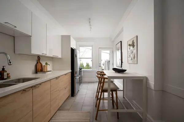 140 Jones AVE, Toronto E01, ON M4M 3A1