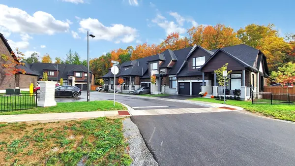 5 Vern Robertson Gate, Uxbridge, ON L9P 0R9