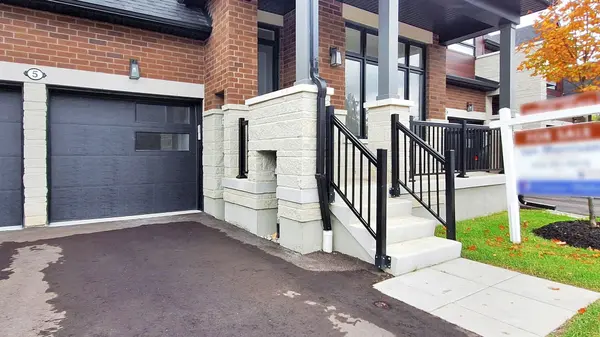 5 Vern Robertson Gate, Uxbridge, ON L9P 0R9