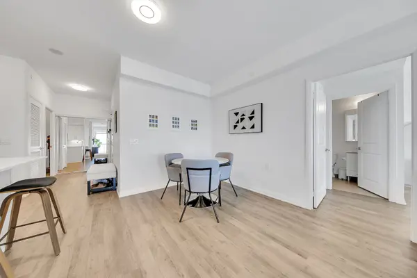 65 Oneida CRES #903, Richmond Hill, ON L4B 0G9