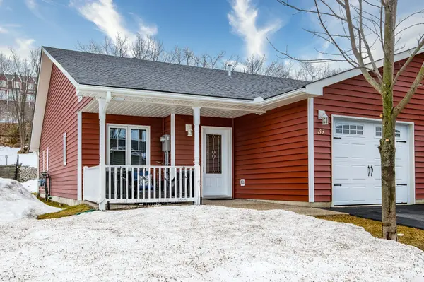 39 Chamberlain CRES, Penetanguishene, ON L9M 0A6