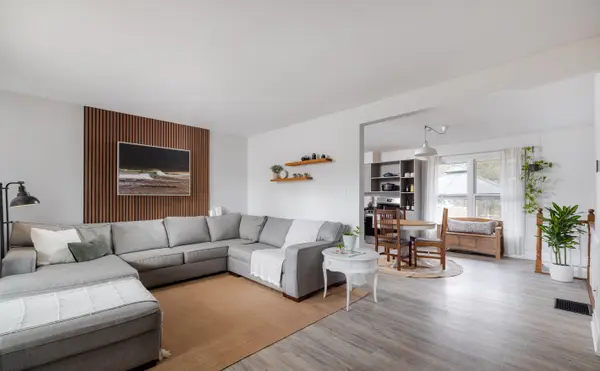 47 Lakeshore RD W, Oro-medonte, ON L0L 2E0