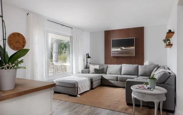 47 Lakeshore RD W, Oro-medonte, ON L0L 2E0