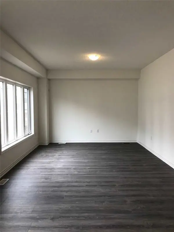 21 Hills Thistle DR, Wasaga Beach, ON L9Z 0J3