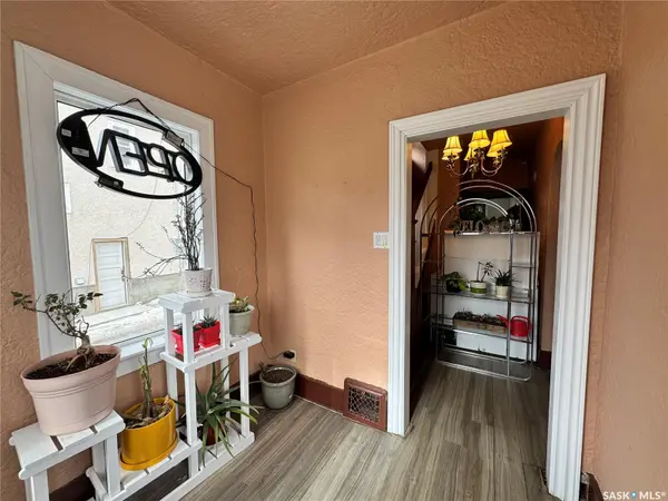 2416 14th AVENUE, Regina, SK S4P 0Y3