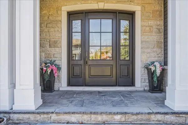 528 Wellington CRES, Oakville, ON L6L 4X5