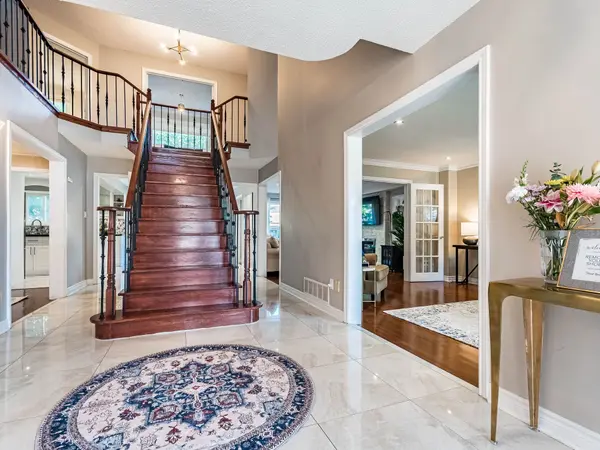 1206 Glenashton DR, Oakville, ON L6H 5L9