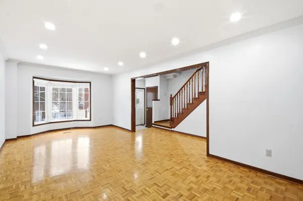 3 Forest Point DR, Toronto W04, ON M6M 5E8