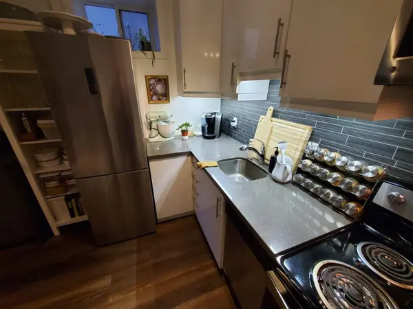 15 Highview CRES #B1, Toronto W03, ON M6H 2Y3