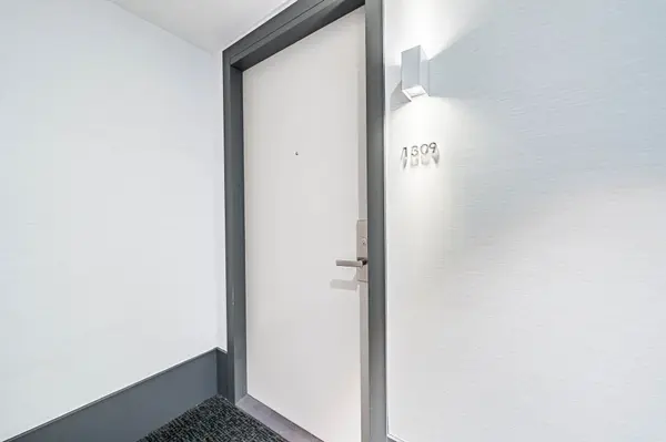 30 gibbs RD #1309, Toronto W08, ON M9B 0E4