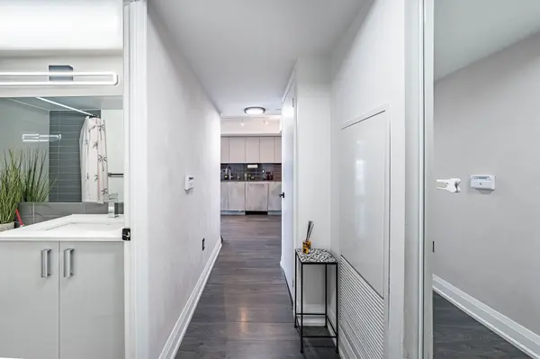 30 gibbs RD #1309, Toronto W08, ON M9B 0E4