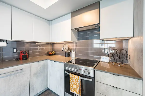 30 gibbs RD #1309, Toronto W08, ON M9B 0E4