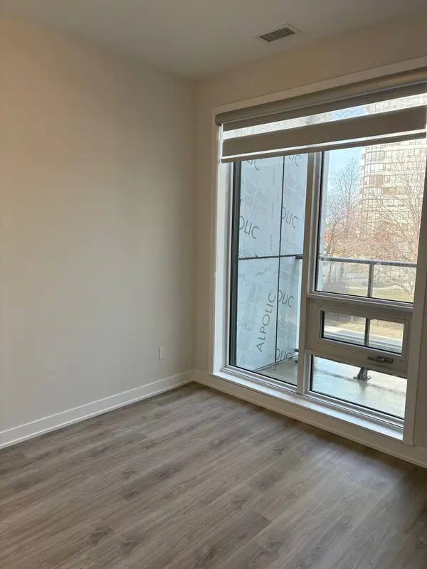 430 Square One DR #202, Mississauga, ON L5B 0L6