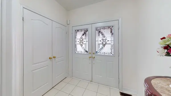 18 Kawana RD, Brampton, ON L6Y 0W2