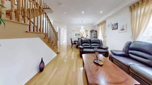 18 Kawana RD, Brampton, ON L6Y 0W2