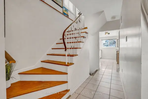 1732 Oberon CRES, Mississauga, ON L4X 2K8