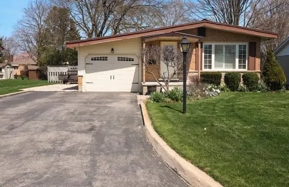 54 First ST W, Woolwich, ON N3B 1H1