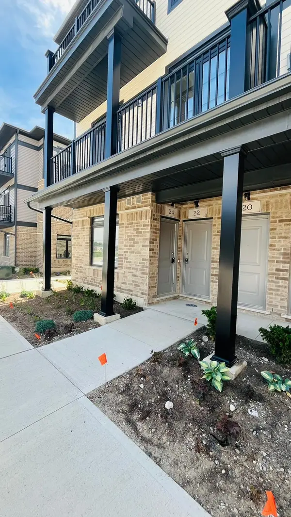 24 Lomond LN, Kitchener, ON N2R 1R7