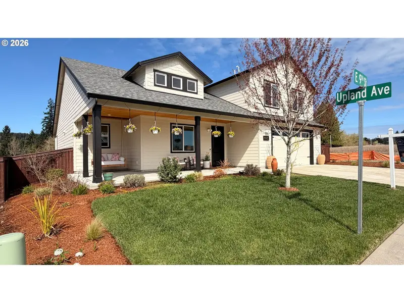 2031 E 9TH ST, La Center, WA 98629