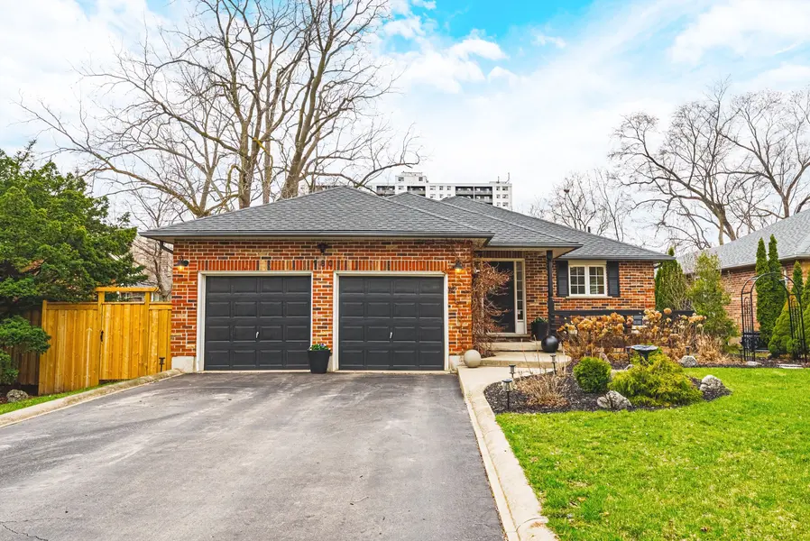 980 Glen View AVE, Burlington, ON L7T 3Y6