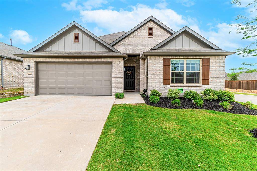 9000 Flying Eagle Lane, Fort Worth, TX 76131