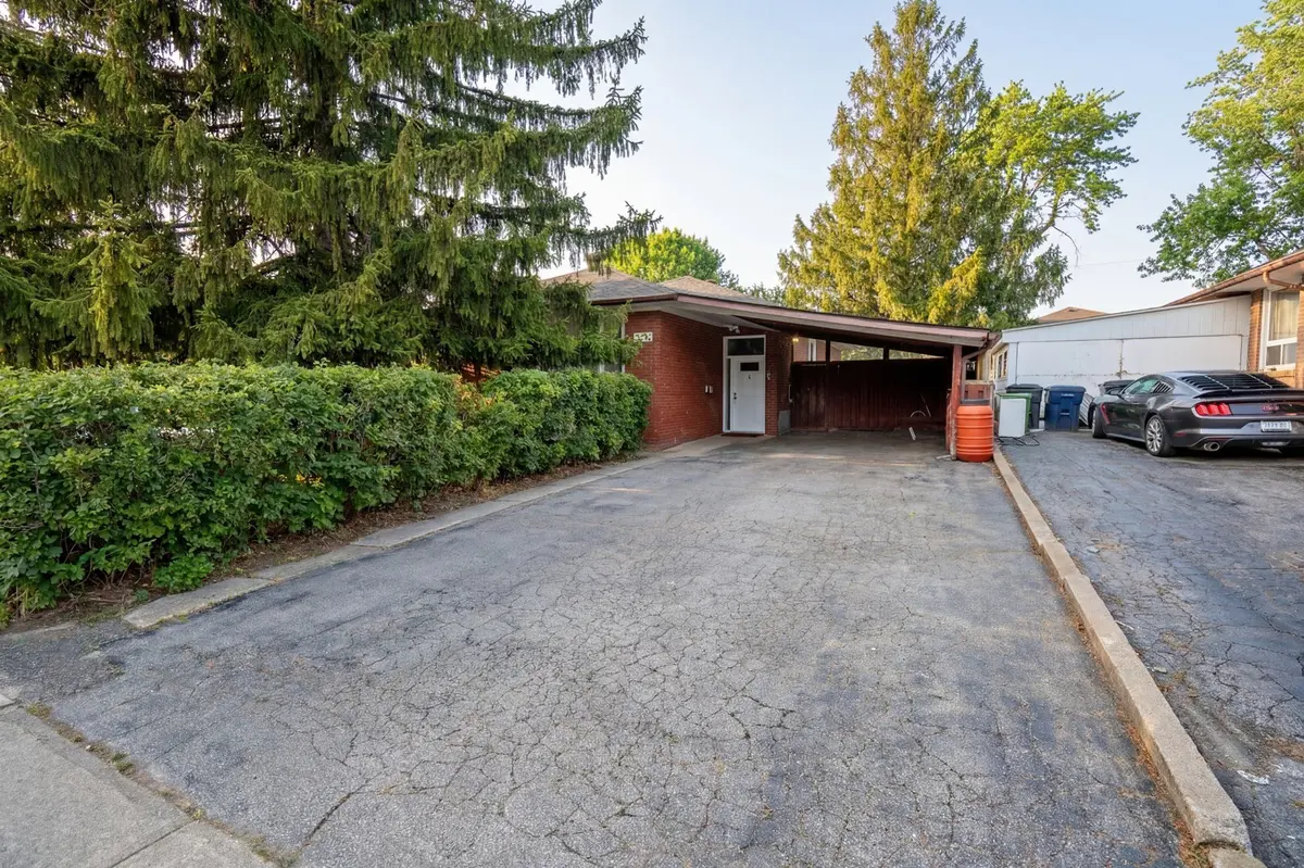 3782 St.Clair AVE E, Toronto E08, ON M1M 1V2