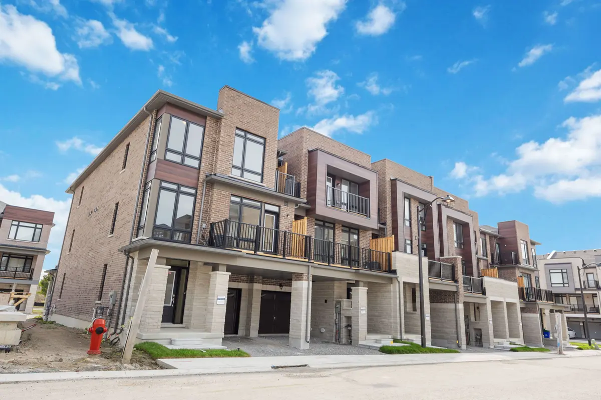 27 Gunton ST, Aurora, ON L4G 7B6