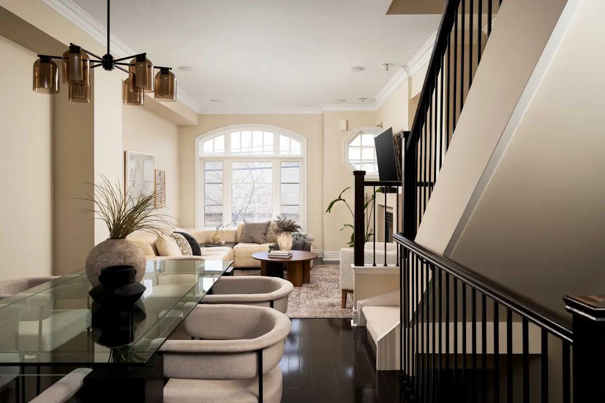 825-A Oxford ST, Toronto W06, ON M8Z 0B3