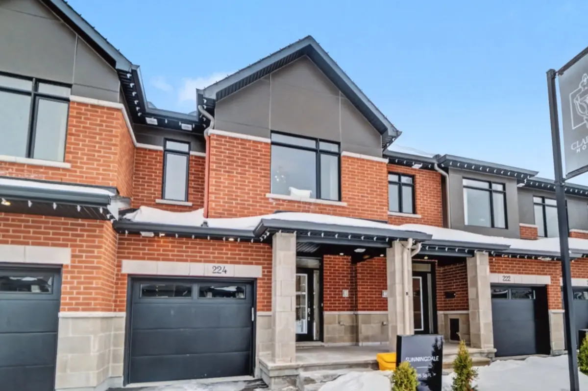 1126 Spoor ST, Kanata, ON K2W 0N4