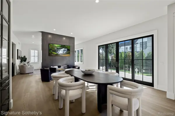 1120 Lyonhurst ST, Birmingham, MI 48009