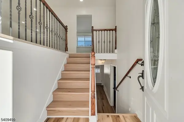 33 Sycamore Dr, Burlington Twp., NJ 08016