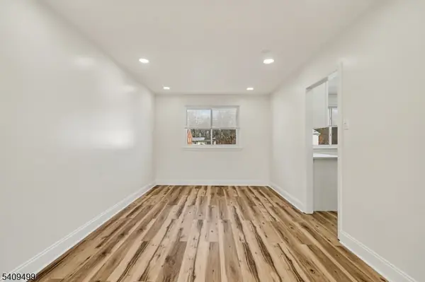 33 Sycamore Dr, Burlington Twp., NJ 08016