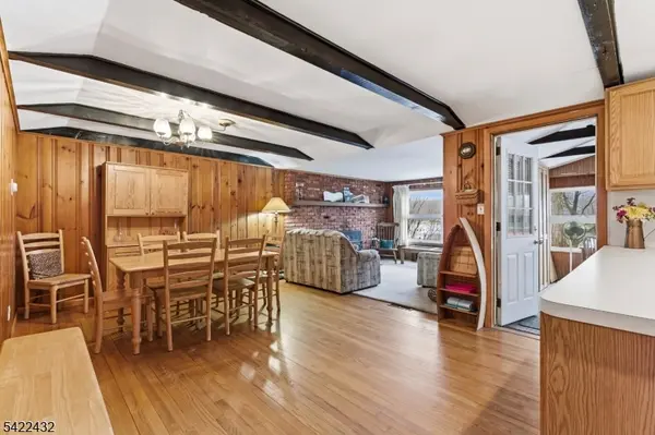 40 E Shore Dr, Hampton Twp., NJ 07860