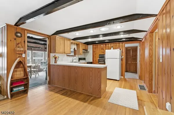 40 E Shore Dr, Hampton Twp., NJ 07860