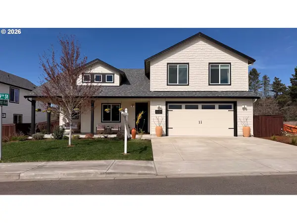 2031 E 9TH ST, La Center, WA 98629