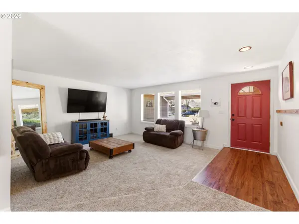 6 DOVE ST, Longview, WA 98632