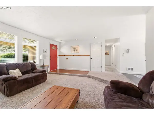 6 DOVE ST, Longview, WA 98632